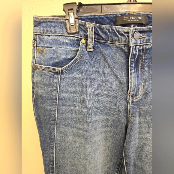 NWT Liverpool Ladies Hannah Flare Wide Medium Wash Denim Jeans - Picture 4 of 10